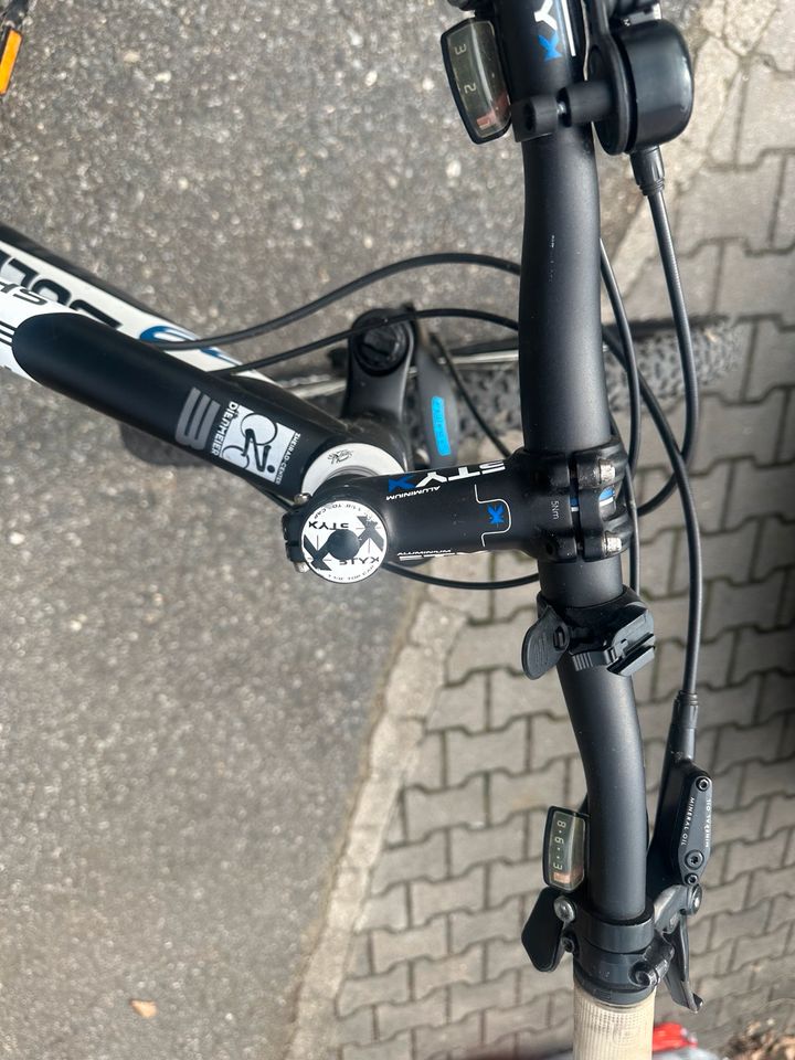 29 Zoll BULLS Fahrrad 24 Shimano Gangschaltung in Kollnburg