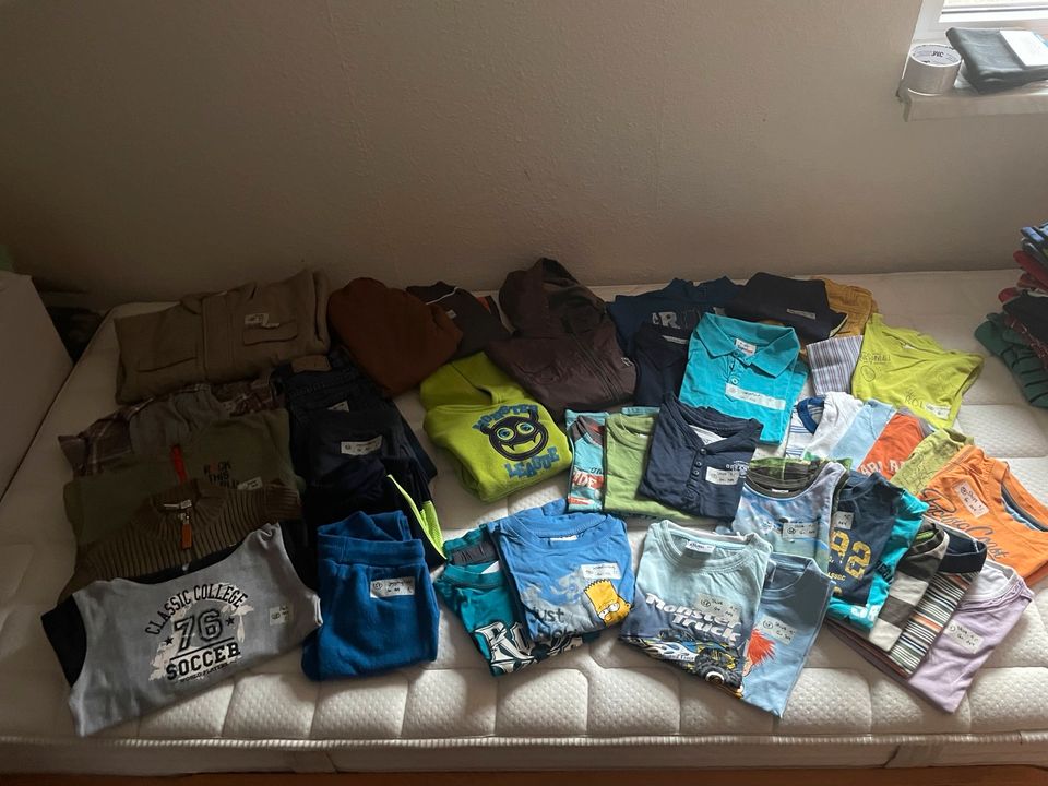 Kleiderpaket Gr 104 Jungen in Wahrenholz