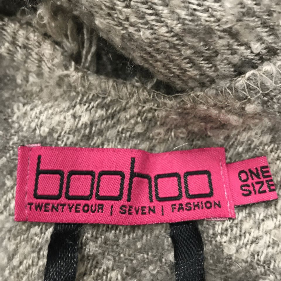 Poncho Umhang von boohoo Unisize mit Sternenmuster und Fransen in Neuenkirchen