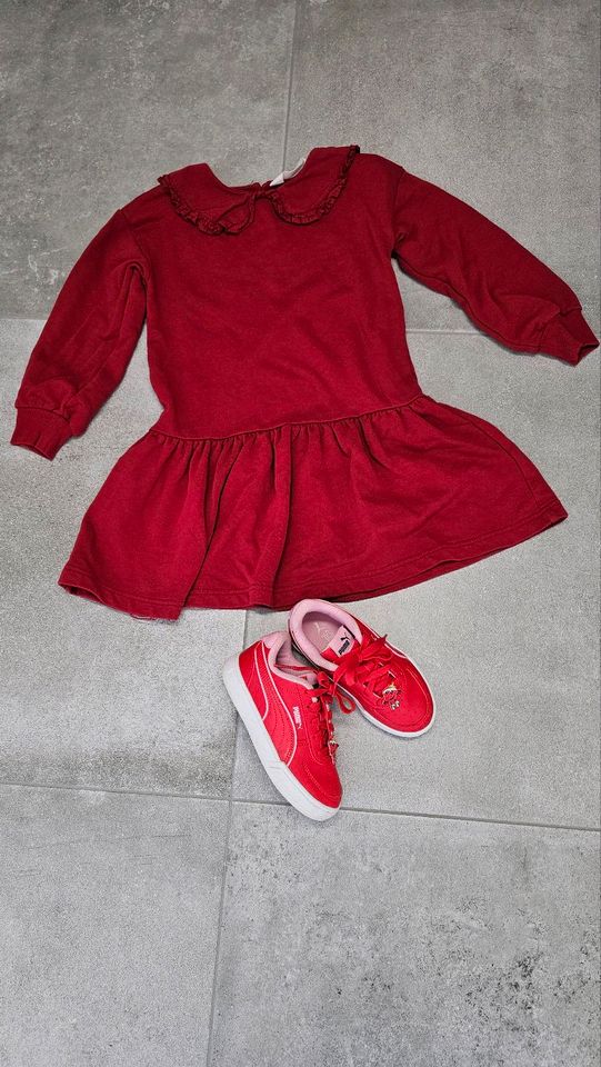 Mädchen H&M Sweatshirt Kleid 122/128 und Puma Sneaker Gr. 29 rot in Abstatt