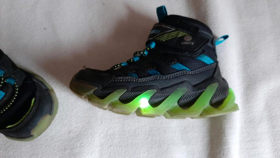 Skechers Schuhe mit Lichtfunktion in Edewecht