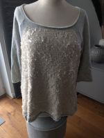 Benetton Sweatshirt mit Pailletten Gr. M grau wNEU Hessen - Hanau Vorschau