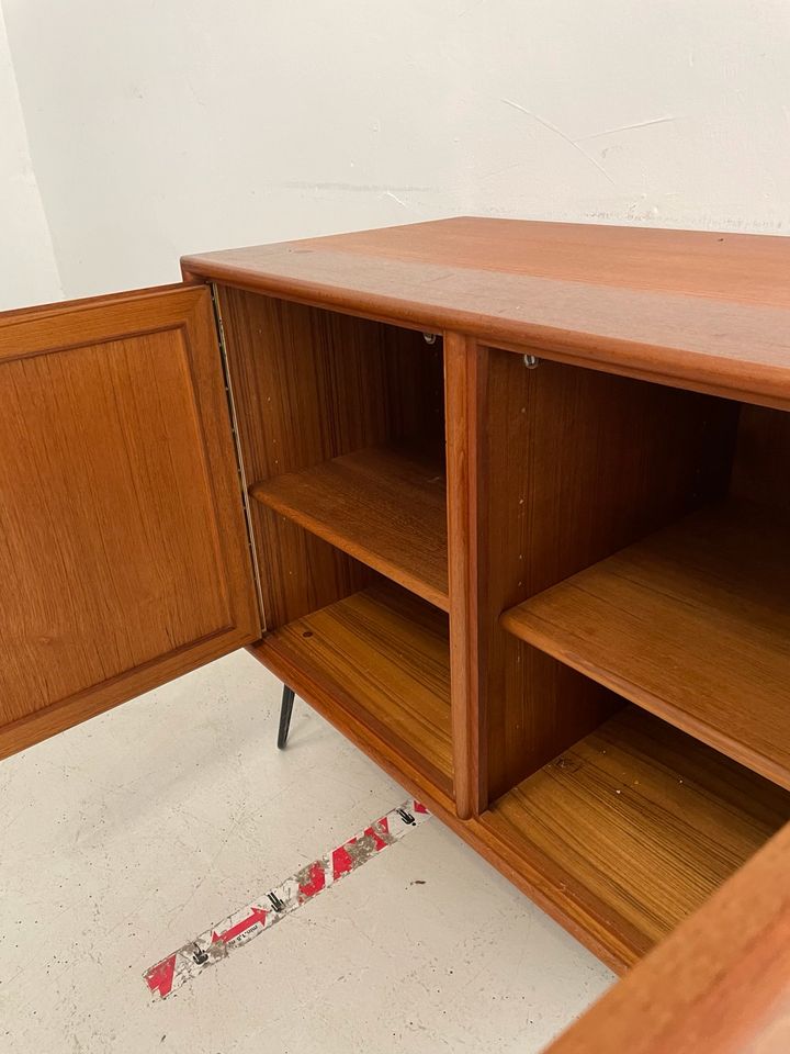 ✔️ SALE ✔️ Teak Kommode Vintage Sideboard Dänisch Danish mid Century Schrank 50er 60er 70er lowboard anrichte Teakholz Teak Retro in Berlin