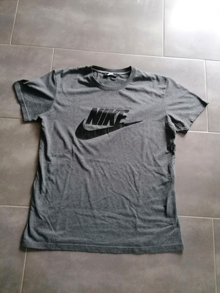 Nike T-shirt Gr. M Hugo Boss Calvin Klein in Überherrn