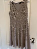 Vera Mont Glitzer-Kleid Größe 38 Niedersachsen - Lilienthal Vorschau