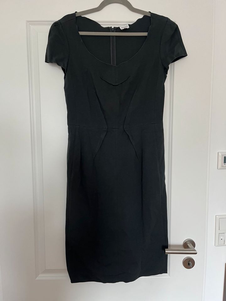 Graues Kleid Armani Damen 42 in Dötlingen