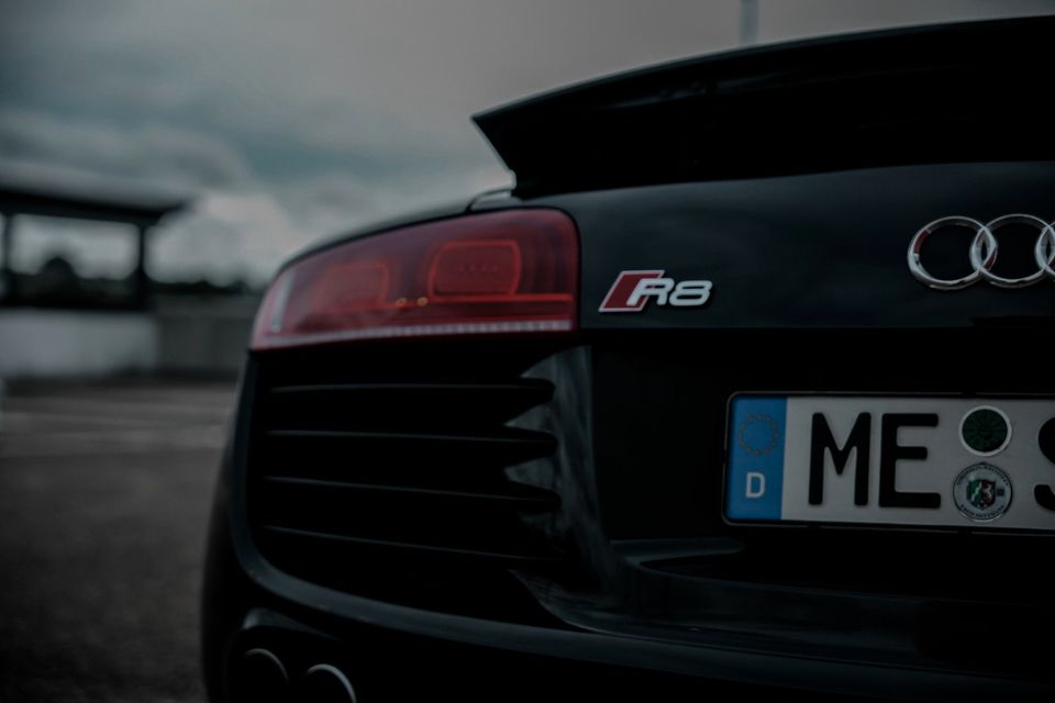 AUDI R8 QUATTRO Carbon Rennwagen Sound Sportwagen Auto mieten in Langenfeld