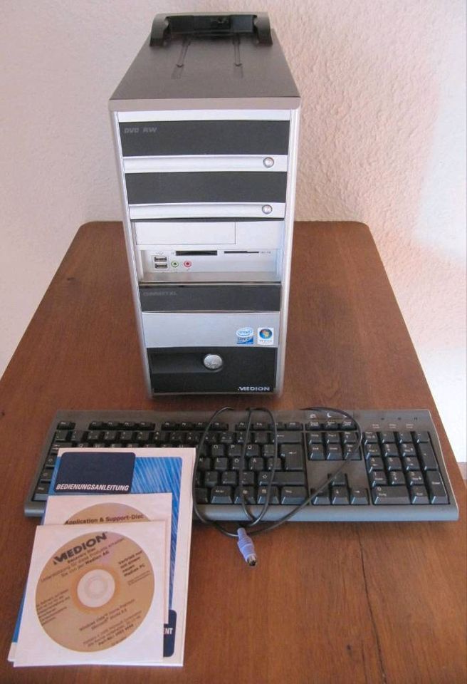Medion PC MT7 Windows Vista mit Tastatur und remote control in Zeil
