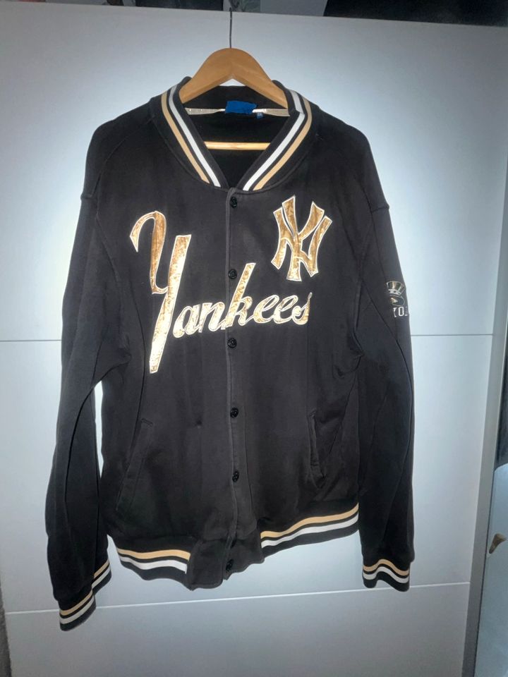 Echte 90er Jahre Jacke von Majestig Athletic Yankees in Hamburg