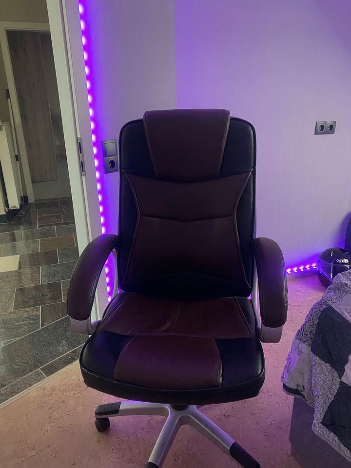 Büro Stuhl in der Farbe Braun, Schwarz in Ankum
