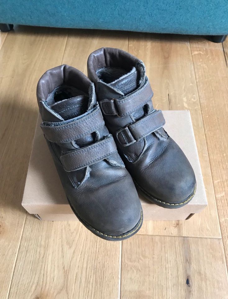 Bisgaard Winterschuhe Stiefel gefüttert Leder Lammfell Gr 35 in Berlin