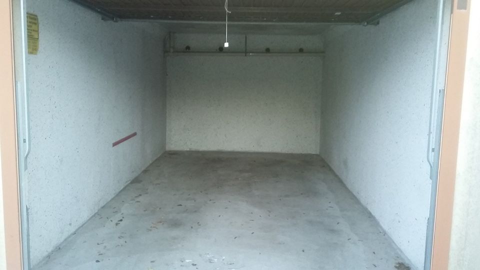 Garage in Bahnhofsnähe NMS frei - ideal für Pendler oder Lager in Neumünster
