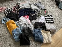 XXL Klamotten-Paket Marken Hollister, Levi’s, Hilfiger in S / 36 Nordrhein-Westfalen - Erftstadt Vorschau