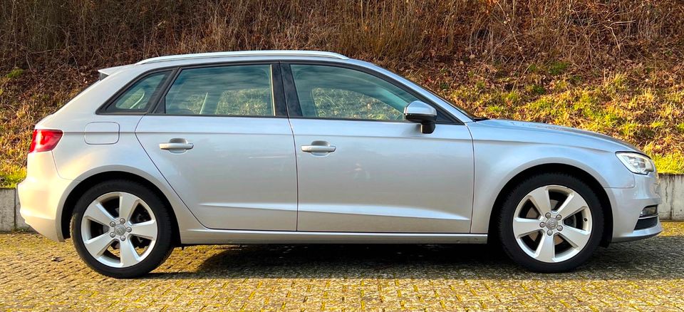 Audi A3 Sportback ambition *Xenon*AHK*PDC*SHZ*Garantie* in Schöffengrund