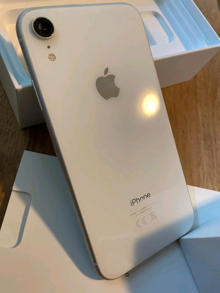 iPhone XR, weiß 64 GB in Ratingen