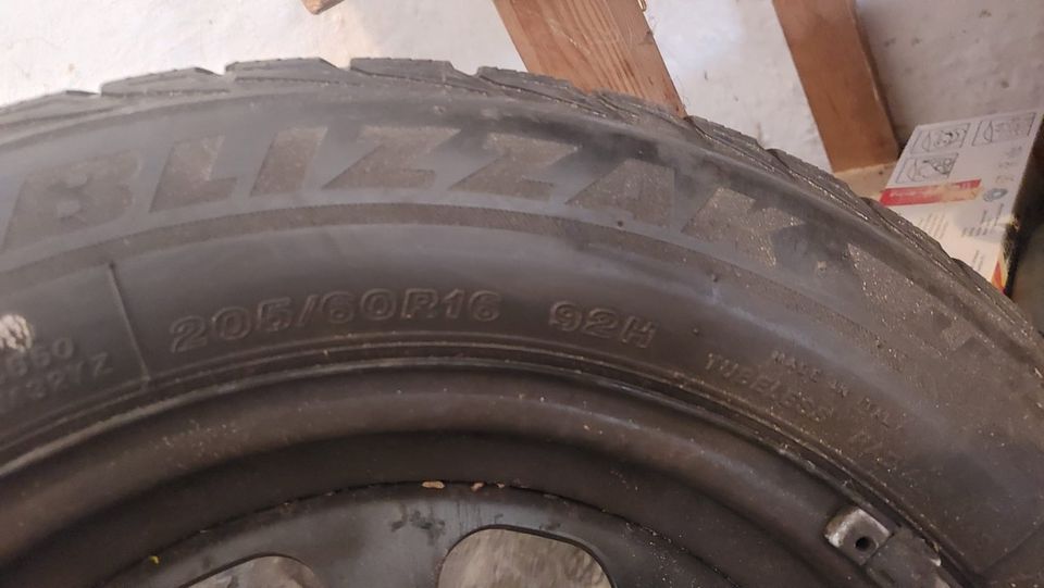 4 x Winterreifen Bridgestone Blizzak 205/60 R16 92H in Bethau