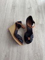 Tommy Hilfiger Plateaupumps Pumps Gr. 39 Sachsen - Bautzen Vorschau