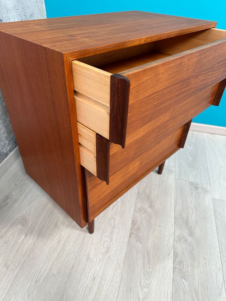 Teak Kommode / Dresser mit 4 Schubladen, 1960er 1970er in Mülsen