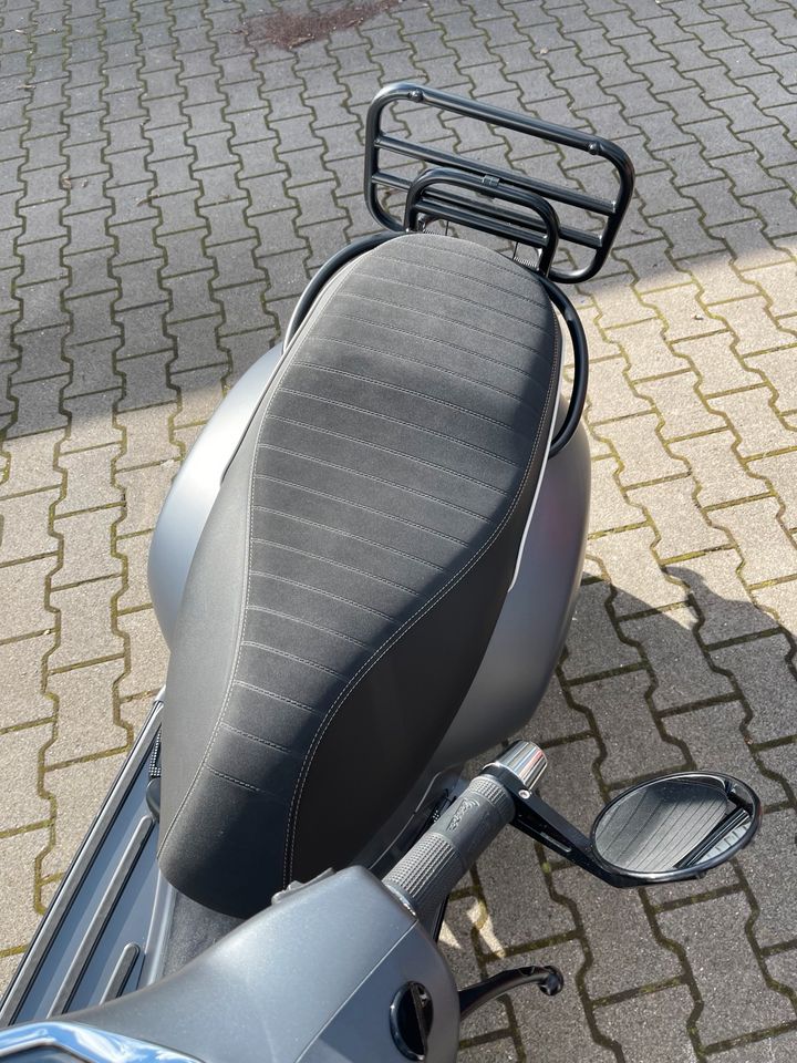 Vespa GTS 300 Black Edition in Bremen