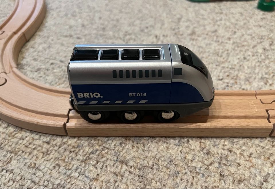 BRIO 33863  Batterielok Blauer Oskar mit APP in Bad Oldesloe