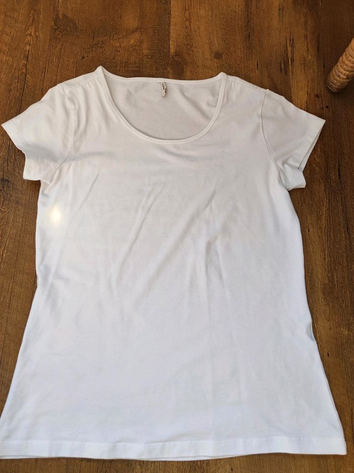 T-Shirt in weiß von only in Nabburg