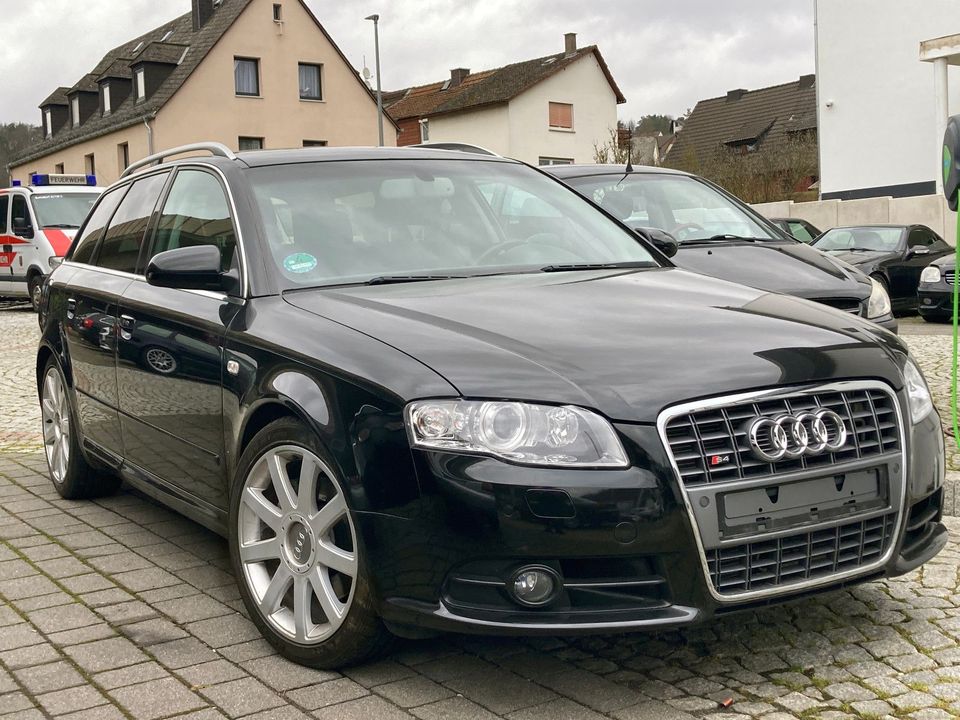 Audi A4 Avant 2.0T 25J quattro Sline Xenon Navi Leder in Herborn