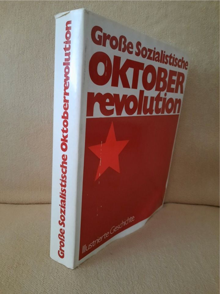 Große Sozialistische Oktoberrevolution - Illustrierte Geschichte in Berlin