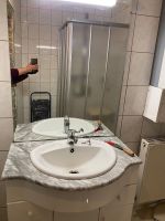 Badezimmerschrank mit Waschbecken und Spiegel Nordrhein-Westfalen - Eschweiler Vorschau