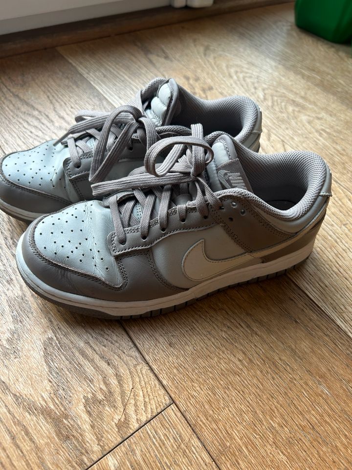 Nike dunk low 38 beige grau in Bornheim