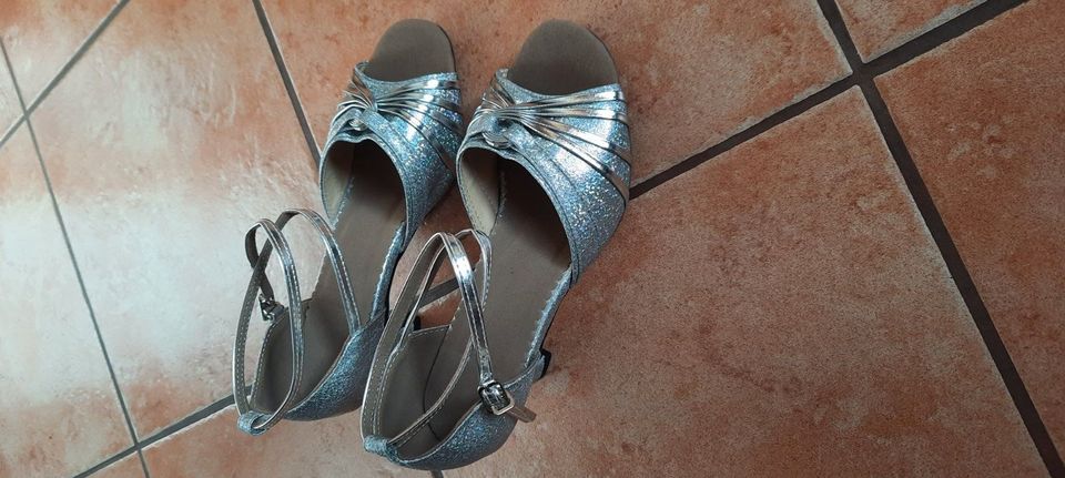 Tanzschuhe in Silber in Garzau-Garzin