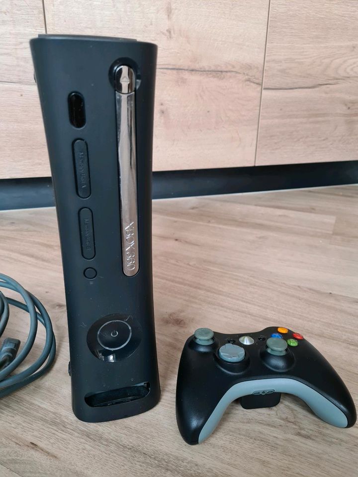 Xbox 360 Spielekonsole inkl. 1 Controller in Oerlinghausen