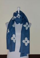 Schal ~ Halstuch ~ jeansblau ~ weiße Blumen ~ Viskose ~ wNEU! Hessen - Schaafheim Vorschau