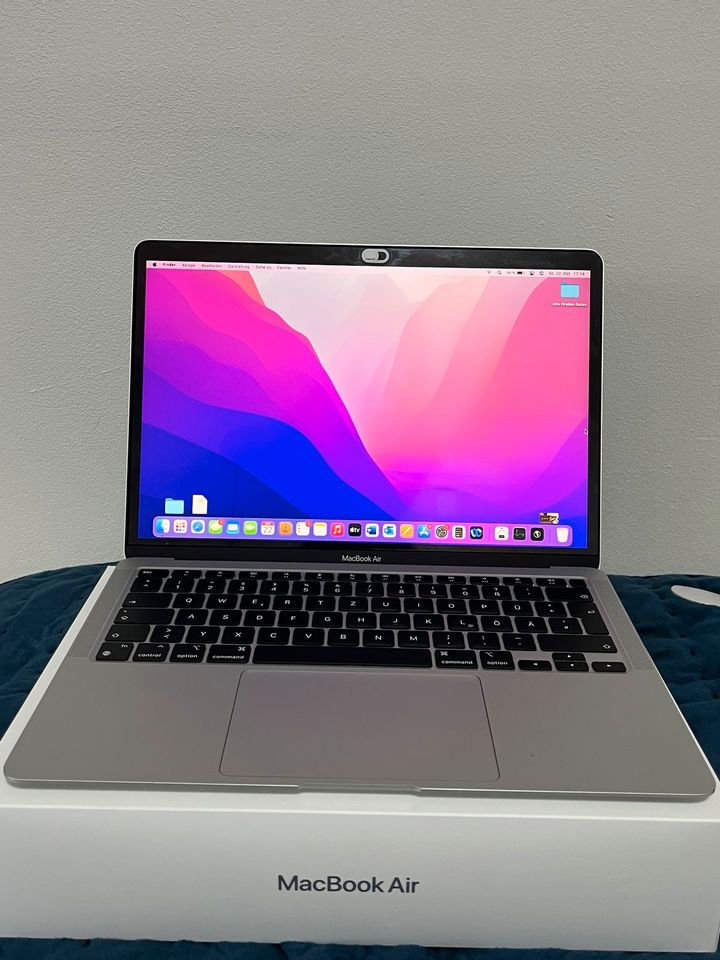MacBook Air 13 M1 100% / 8GB/ RAM 256GB in Neumünster