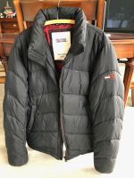 Hilfiger Denim Daunenjacke Schwarz Größe XXL (52) Original Niedersachsen - Leer (Ostfriesland) Vorschau