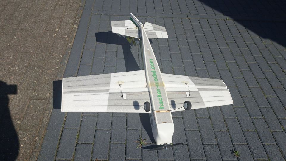 RC Elektroflugzeug  von Hacker  120 cm Spannweite neu nur eingef in Kirn