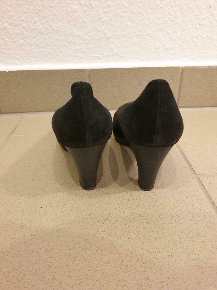 Schwarze Pumps Schuhe Heels von Tamaris Gr 41 in Gülzow-Prüzen