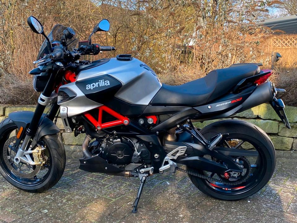 Aprilia Shiver 900 - Service/Reifen NEU in Celle