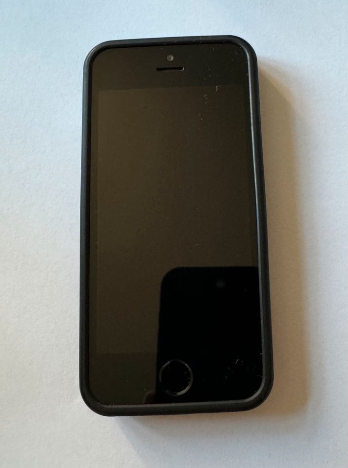 IPhone SE 1. Generation / 128 GB / Space Grey + SP Hülle + Ladek. in Dresden