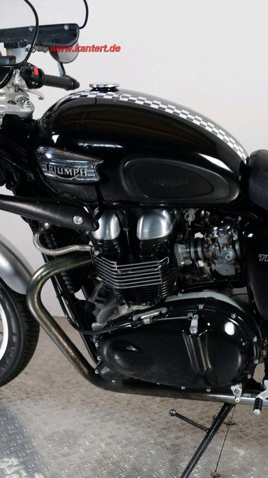 Triumph Thruxton 900 mit Normen Hyde Verkleidung in Willich