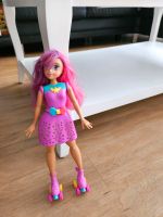 Verkaufe eine Barbie-Rollschuhläuferin "Mattel"  Mattel Barbie DT Düsseldorf - Gerresheim Vorschau