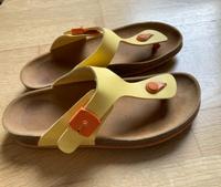 Scholl Zehentrenner 37 wenig getragen gelb Leder Sandale Essen - Rüttenscheid Vorschau