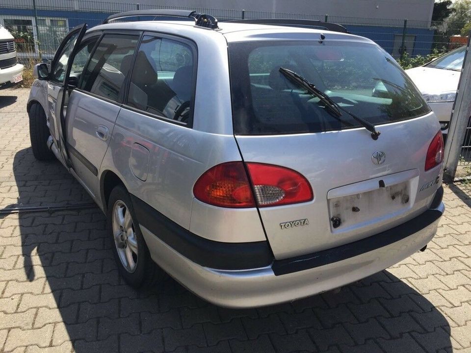 Toyota Avensis Gebrauchtteile Schlachtfest Ersatzteile Köln in Köln Vogelsang