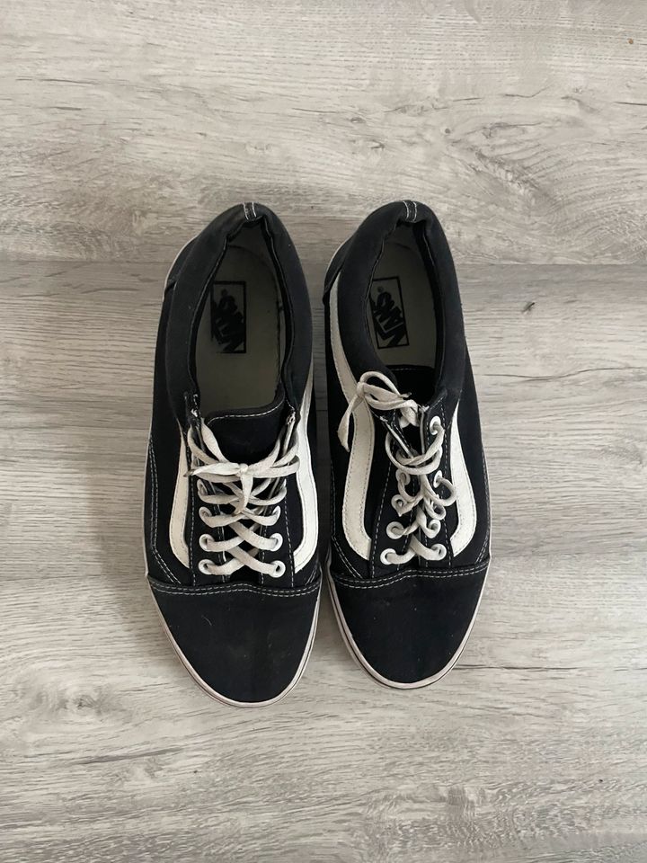 Vans Schuhe in Brake (Unterweser)