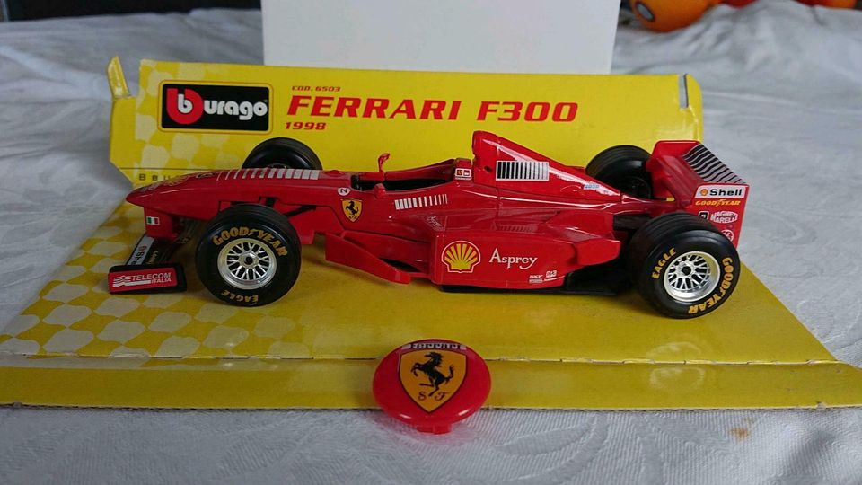 Ferrari F300 Formel 1 1998 M. Schuhmacher Bburago Modell 1:24 in Ingolstadt