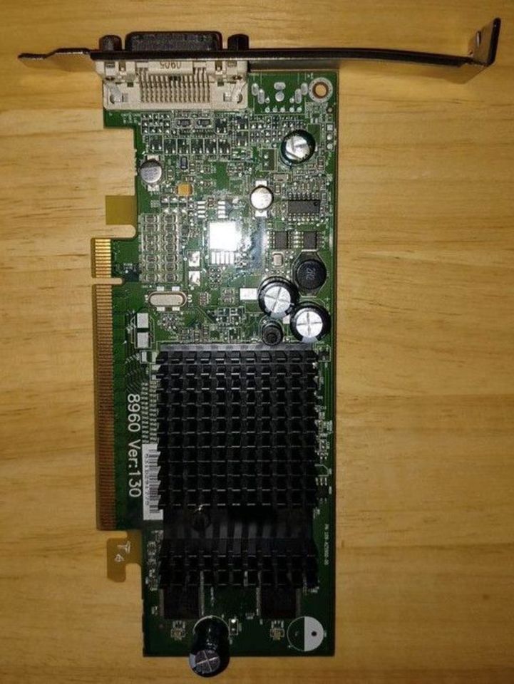 Dell ATI 102A2590401 P4007 X300 128MB DVI PCI Express Grafikkarte in Hamburg