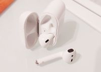 Apple AirPods 2. Generation mit Ladecase weiß Nordrhein-Westfalen - Elsdorf Vorschau