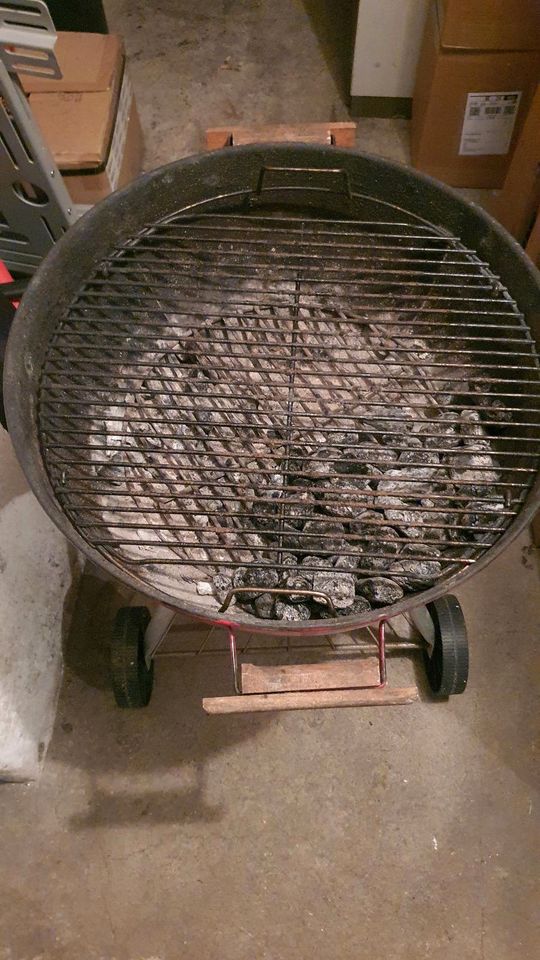 Weber Grill 47cm Kamin in Nürnberg (Mittelfr)