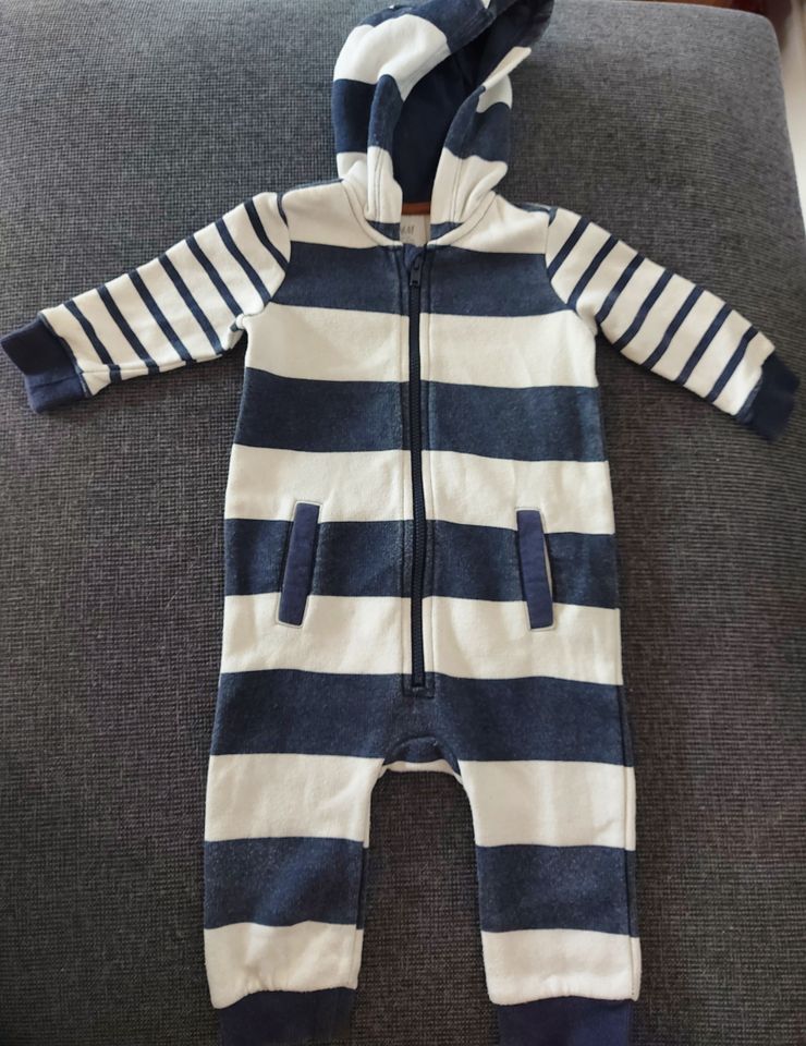 blau-weiß gestreifter Baby-Overall mit Kapuze, Gr. 68 in Berlin