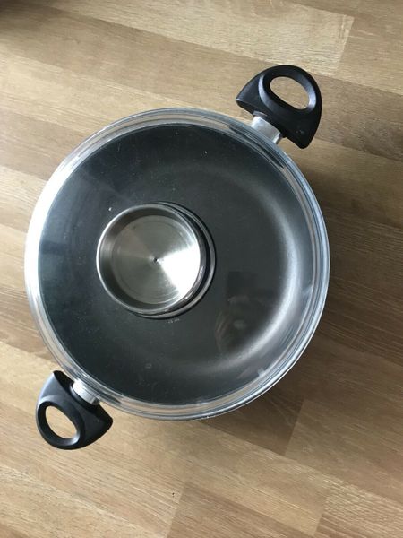 Wok Pfanne mit Deckel, 28 cm in Leipzig - Südost | eBay Kleinanzeigen ist  jetzt Kleinanzeigen