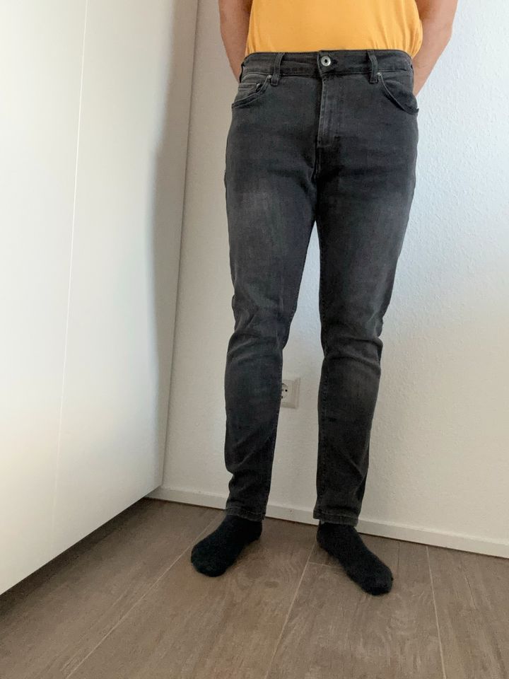 Herren Jeans ZARA MAN Slim Fit Super Skinny EUR 46 USA 36 Grau in Stuttgart